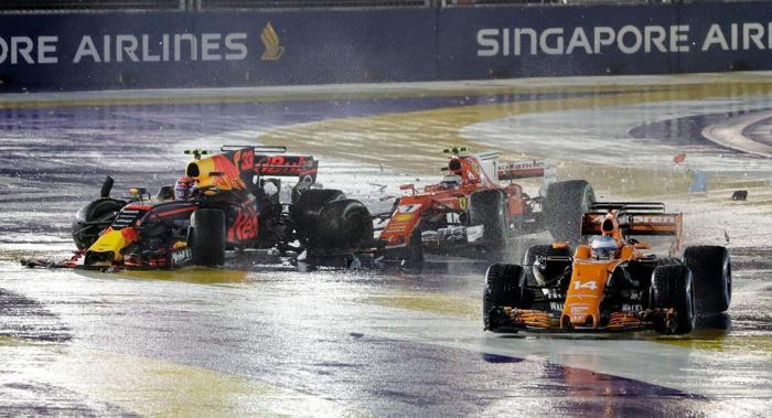 Formula 1de feci kaza Ferrariler yarış dışı kaldı