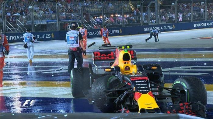 Formula 1de feci kaza Ferrariler yarış dışı kaldı