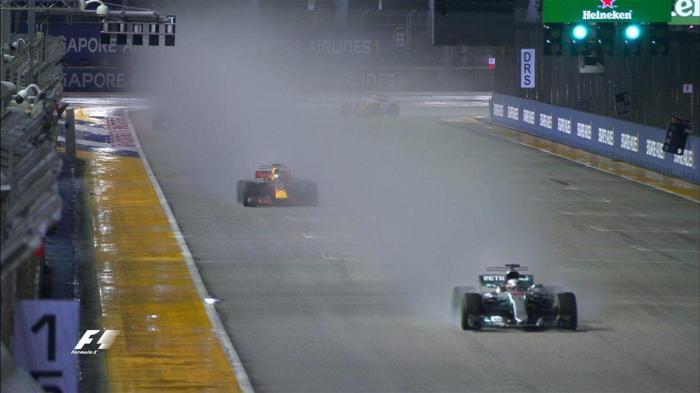 Formula 1de feci kaza Ferrariler yarış dışı kaldı