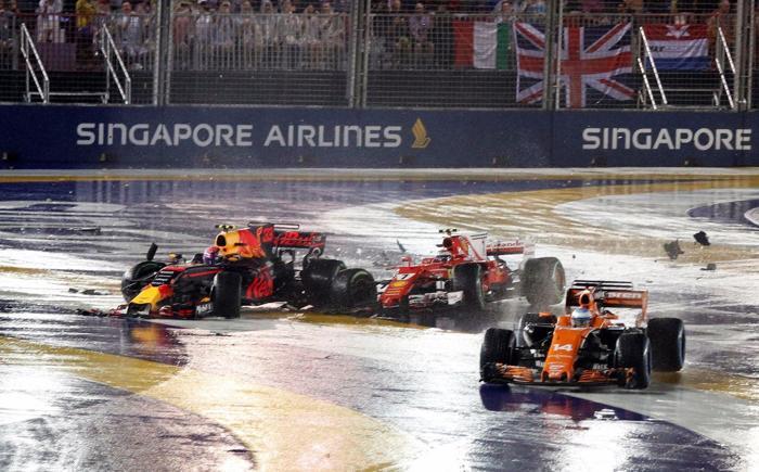 Formula 1de feci kaza Ferrariler yarış dışı kaldı