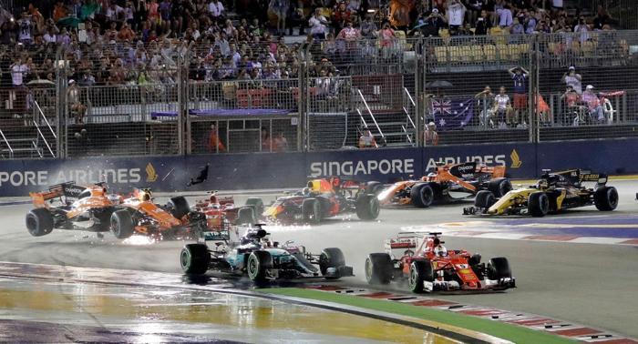 Formula 1de feci kaza Ferrariler yarış dışı kaldı