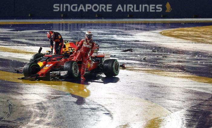 Formula 1de feci kaza Ferrariler yarış dışı kaldı