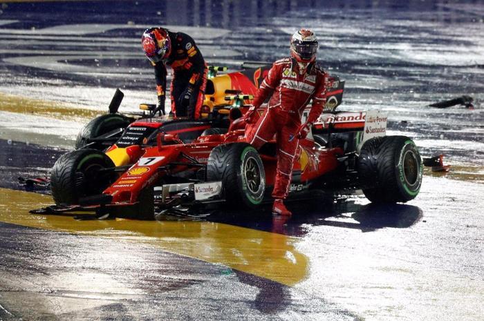 Formula 1de feci kaza Ferrariler yarış dışı kaldı