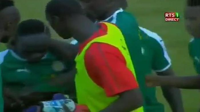Liverpoolun yıldızı Sadio Mane gözyaşlarına boğuldu