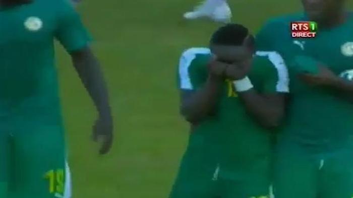 Liverpoolun yıldızı Sadio Mane gözyaşlarına boğuldu