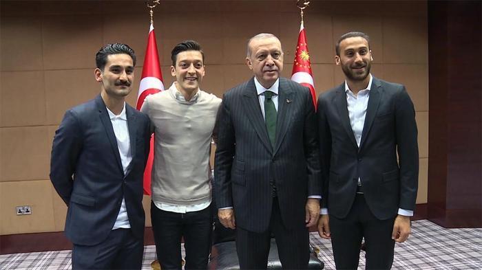 Almanyadan büyük Mesut Özil gafı Unutamıyorlar...