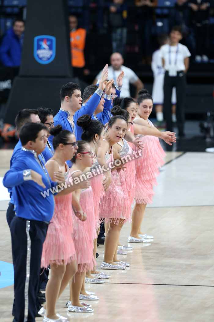 Anadolu Efesin Panathinaikos maçına taraftarlardan büyük ilgi