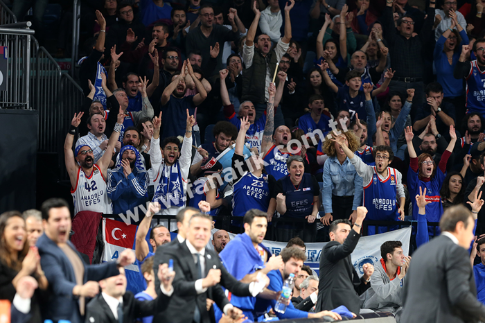 Anadolu Efesin Panathinaikos maçına taraftarlardan büyük ilgi