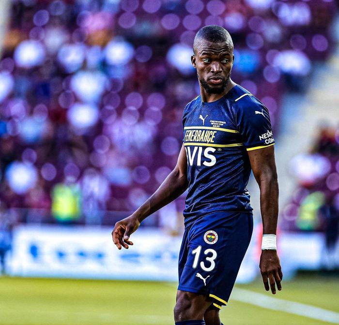 Fenerbahçede forvet rekabeti Berisha, Valencia ve Serdar Dursun...