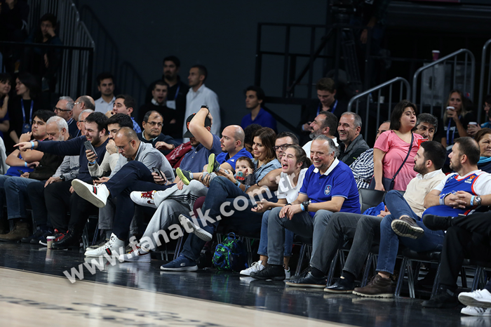 Anadolu Efesin Panathinaikos maçına taraftarlardan büyük ilgi