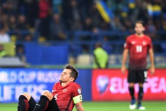 Emre Belözoğlu Şenere patladı