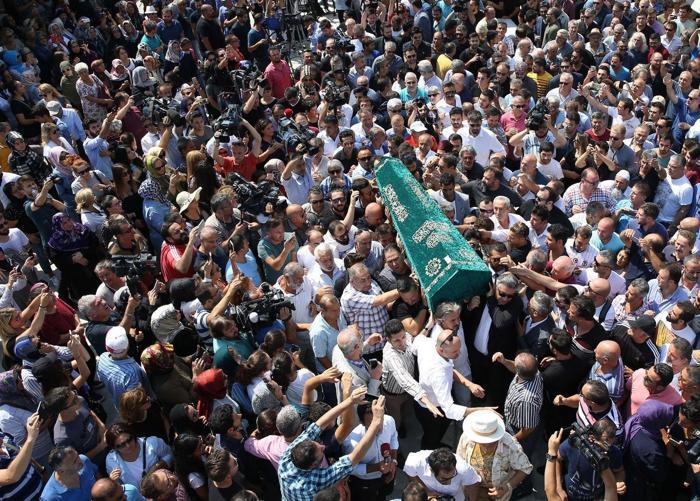 Vatan Şaşmaz son yolculuğuna uğurlandı