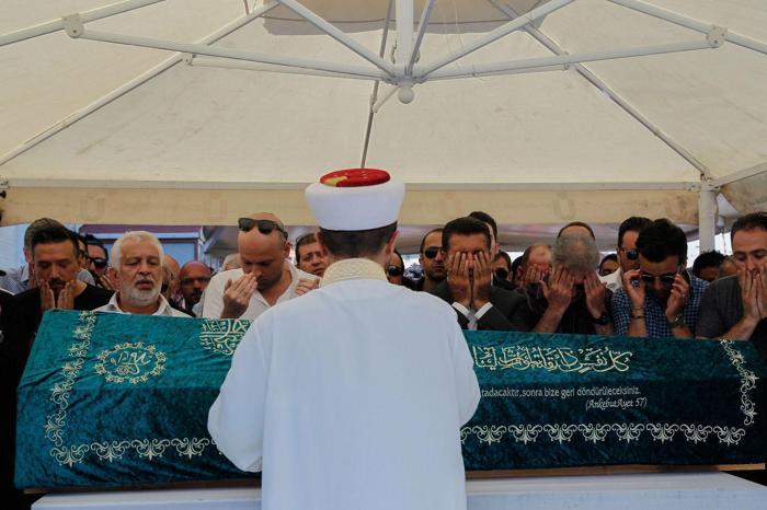 Vatan Şaşmaz son yolculuğuna uğurlandı