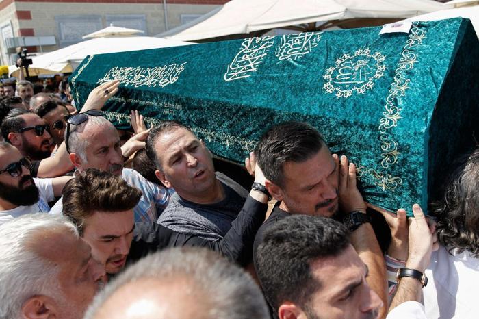 Vatan Şaşmaz son yolculuğuna uğurlandı
