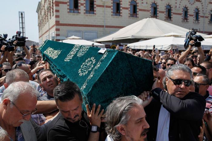 Vatan Şaşmaz son yolculuğuna uğurlandı