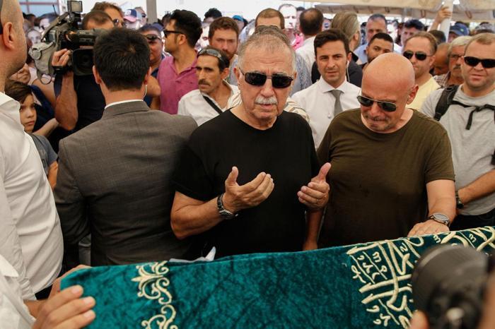 Vatan Şaşmaz son yolculuğuna uğurlandı