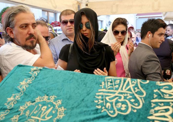 Vatan Şaşmaz son yolculuğuna uğurlandı
