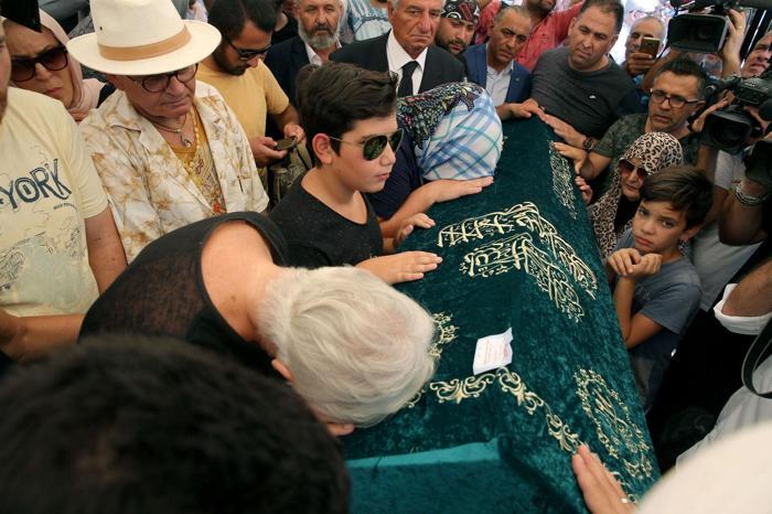 Vatan Şaşmaz son yolculuğuna uğurlandı
