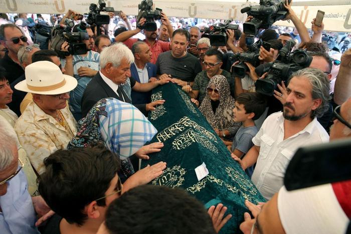 Vatan Şaşmaz son yolculuğuna uğurlandı