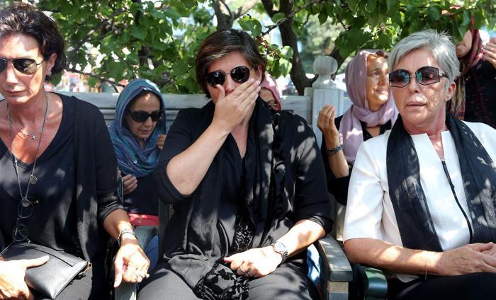 Vatan Şaşmaz son yolculuğuna uğurlandı