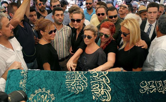 Vatan Şaşmaz son yolculuğuna uğurlandı