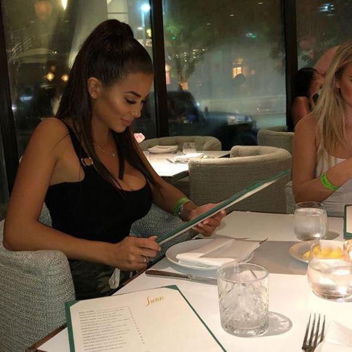 Rachel Bush ve Ariana Martino, Miami Heat maçına damga vurdular