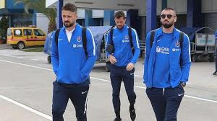 Burak ve Onur bu yüzden kadro dışı kaldı Soyunma odasında...
