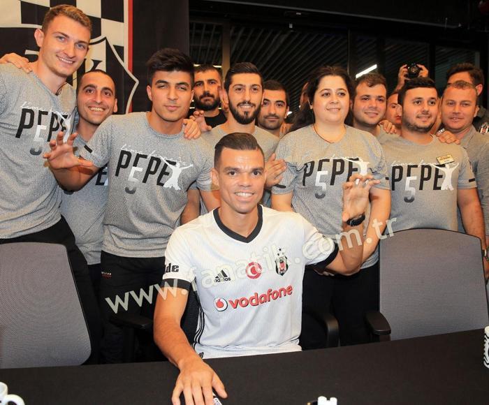 Pepenin imza gününde izdiham