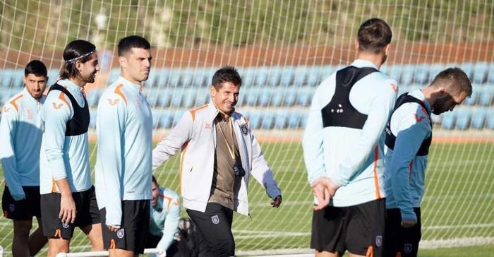 Emre Belözoğlunun ekibinde flaş isim Fenerbahçe ve Cocu detayı