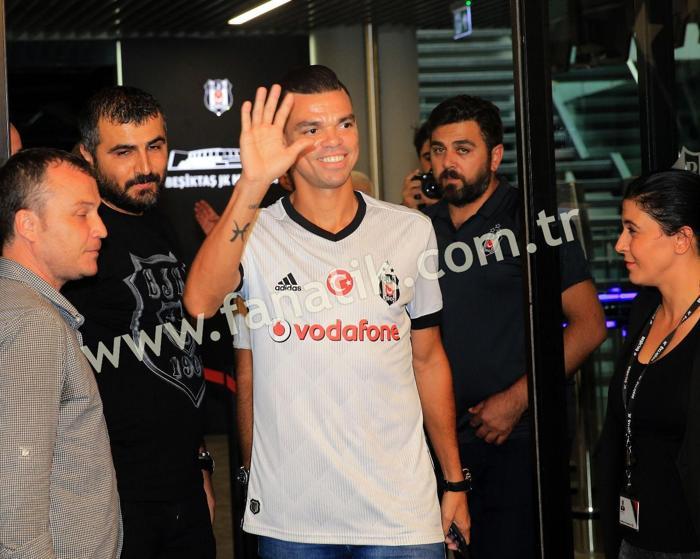 Pepenin imza gününde izdiham