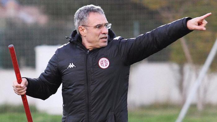 Süper Lig 2021-2022 sezonunda yaşanan teknik direktör ayrılıkları
