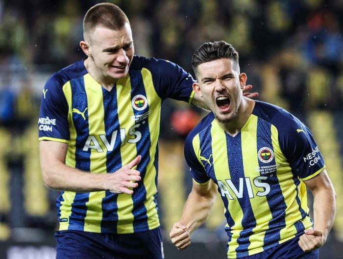 Son dakika Fenerbahçede Ferdi Kadıoğlundan 5 yıllık imza İşte kazanacağı ücret