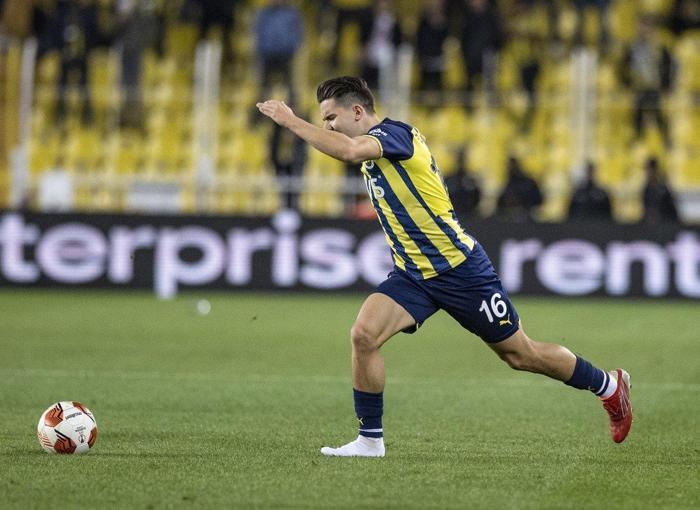 Son dakika Fenerbahçede Ferdi Kadıoğlundan 5 yıllık imza İşte kazanacağı ücret