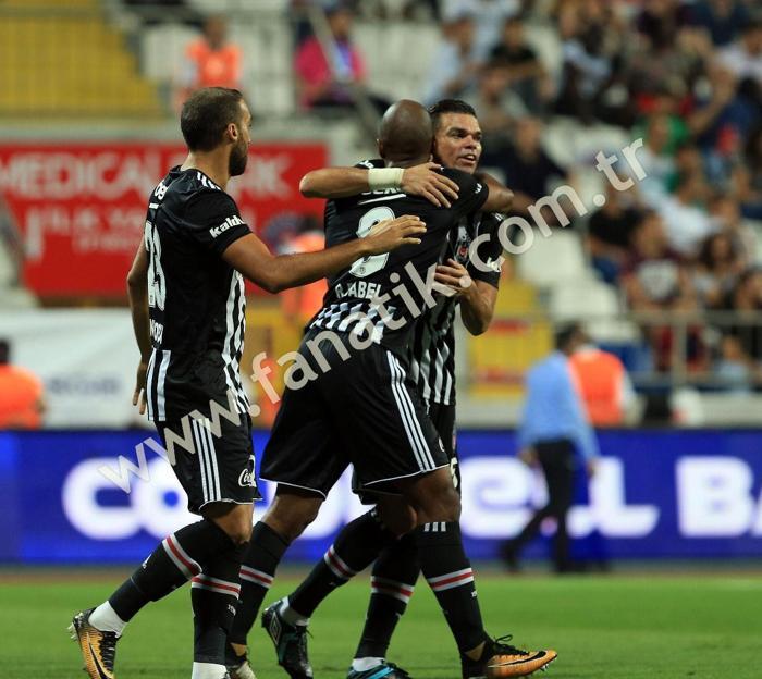 Kasımpaşa - Beşiktaş maçında ekrana yansımayanlar