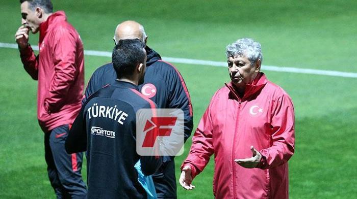 Milli Takımda idman öncesi sürpriz görüşme