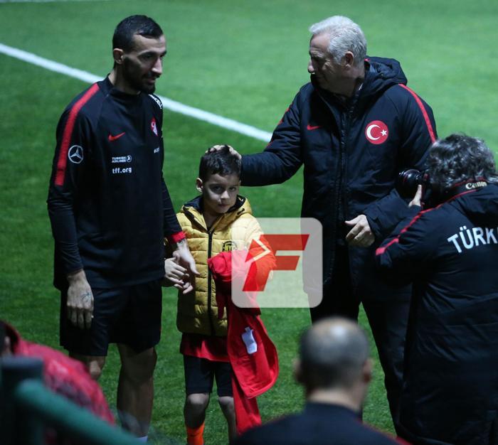 Milli Takımda idman öncesi sürpriz görüşme