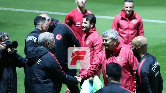 Milli Takımda idman öncesi sürpriz görüşme
