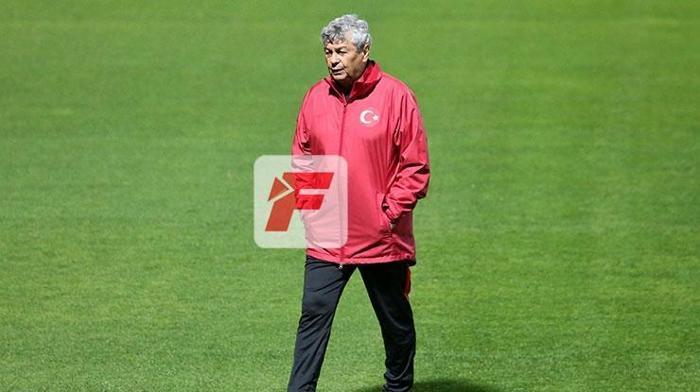 Milli Takımda idman öncesi sürpriz görüşme