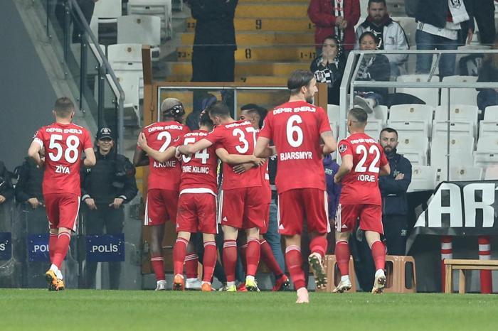 Fanatik yazarlarının Beşiktaş - Sivasspor maçı yorumları