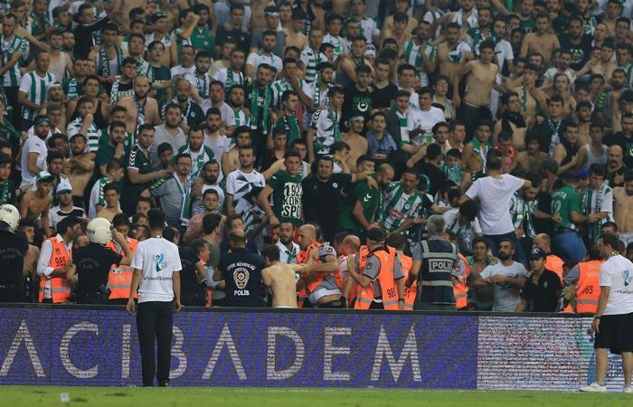 Finalde skandal Tribün terörü