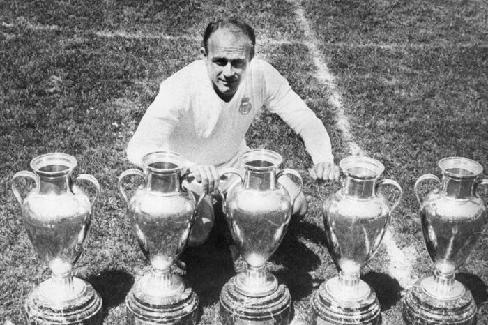 Alfredo di Stéfano (217 Bin €)