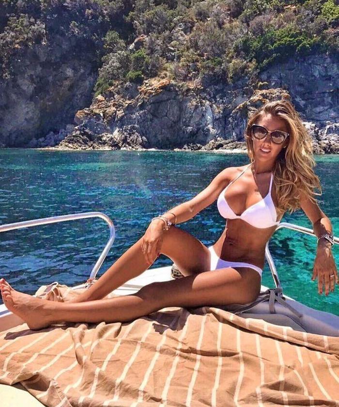 Spor muhabiri Michela Persico güzelliği ile büyülüyor