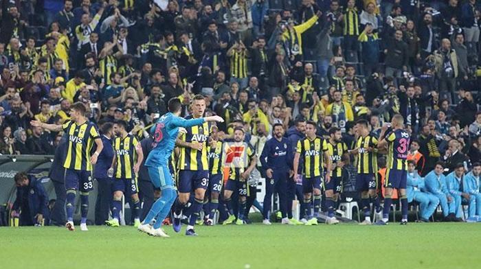 Ayew attı Comolli havalara uçtu