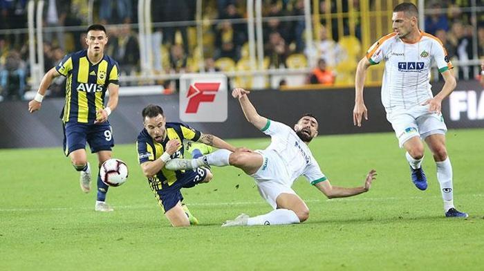 Ayew attı Comolli havalara uçtu