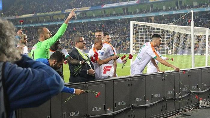 Ayew attı Comolli havalara uçtu