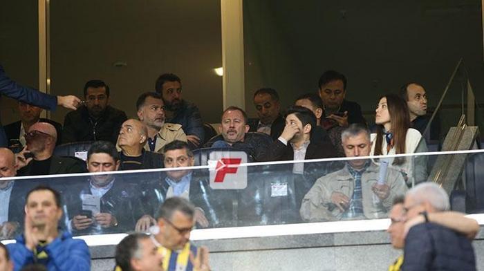 Ayew attı Comolli havalara uçtu