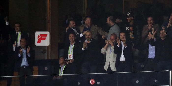Ayew attı Comolli havalara uçtu
