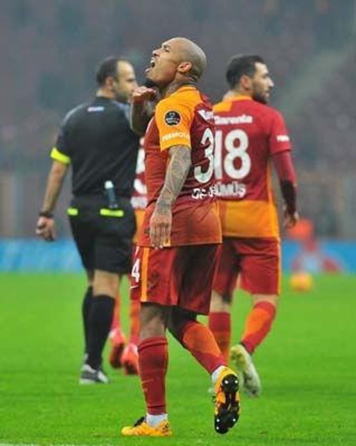 Galatasarayda bir ayrılık daha