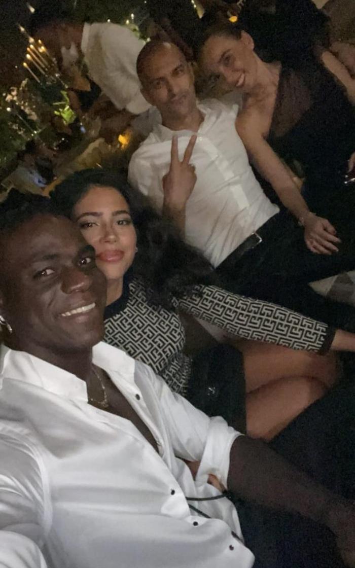 Balotelli, düğünde halay çekip davul eşliğinde oynadı