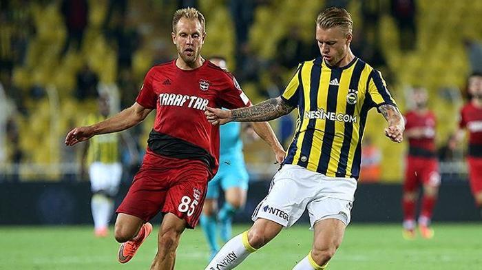 Fenerbahçenin yıldızı Simon Kjaer tarihe geçti